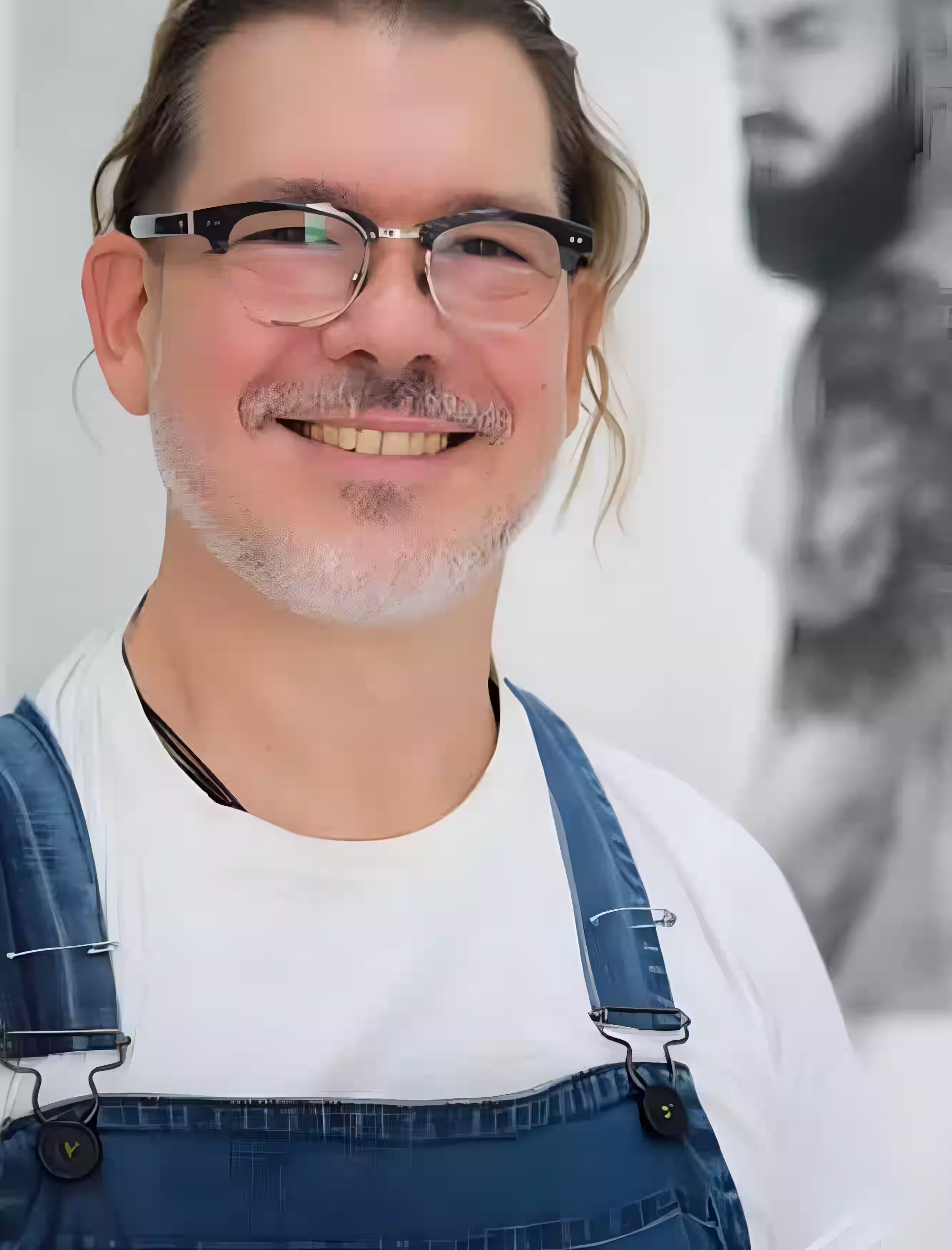 carousel image Victor Ezquerro