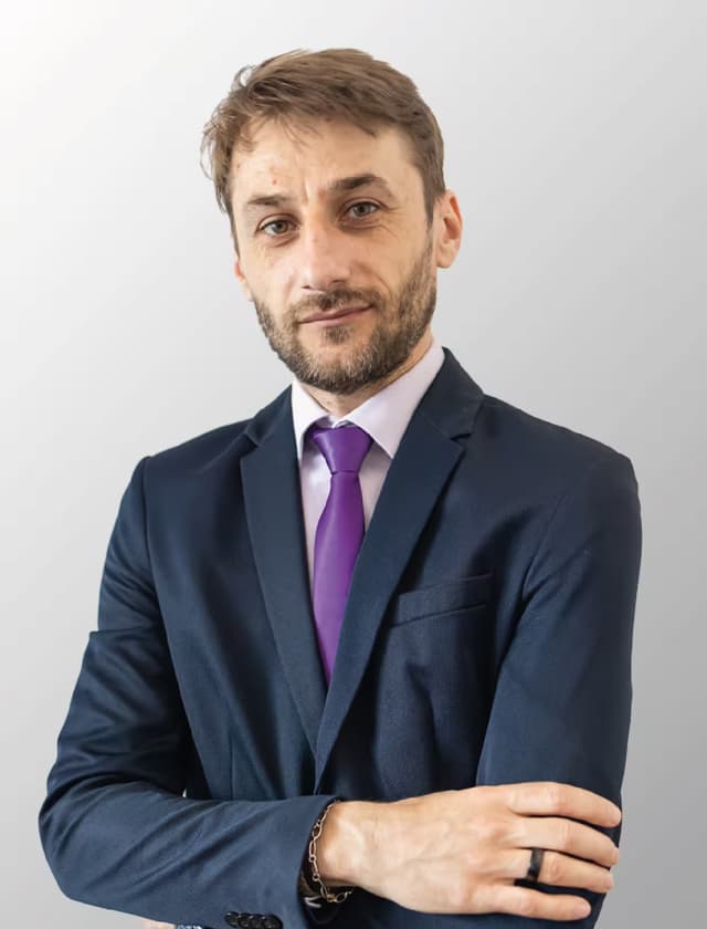 carousel image Petru